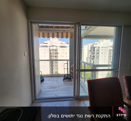 דלת הזזה מאלומיניום עם מסגרת זכוכית